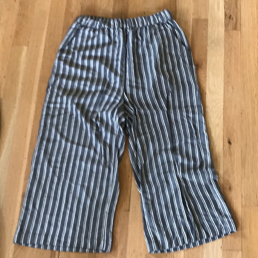 Loose capris. American Eagle Outfitters.